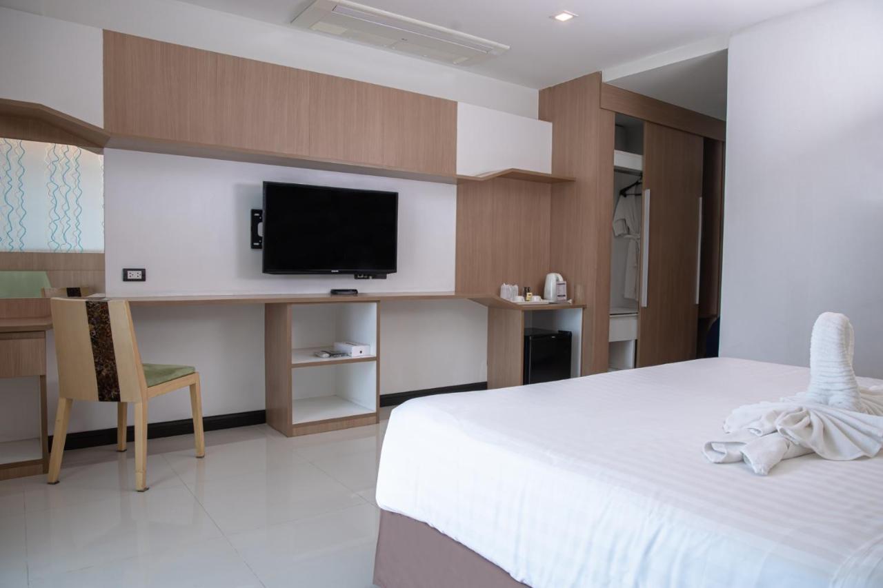 42C The Chic Hotel Nakhon Sawan Exterior photo