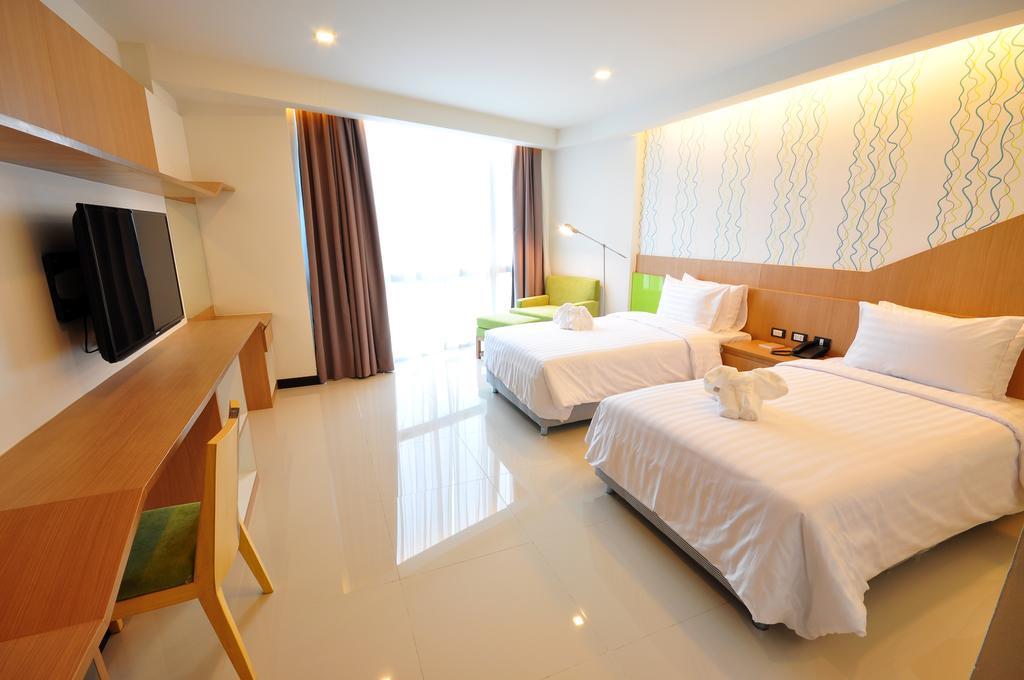 42C The Chic Hotel Nakhon Sawan Room photo
