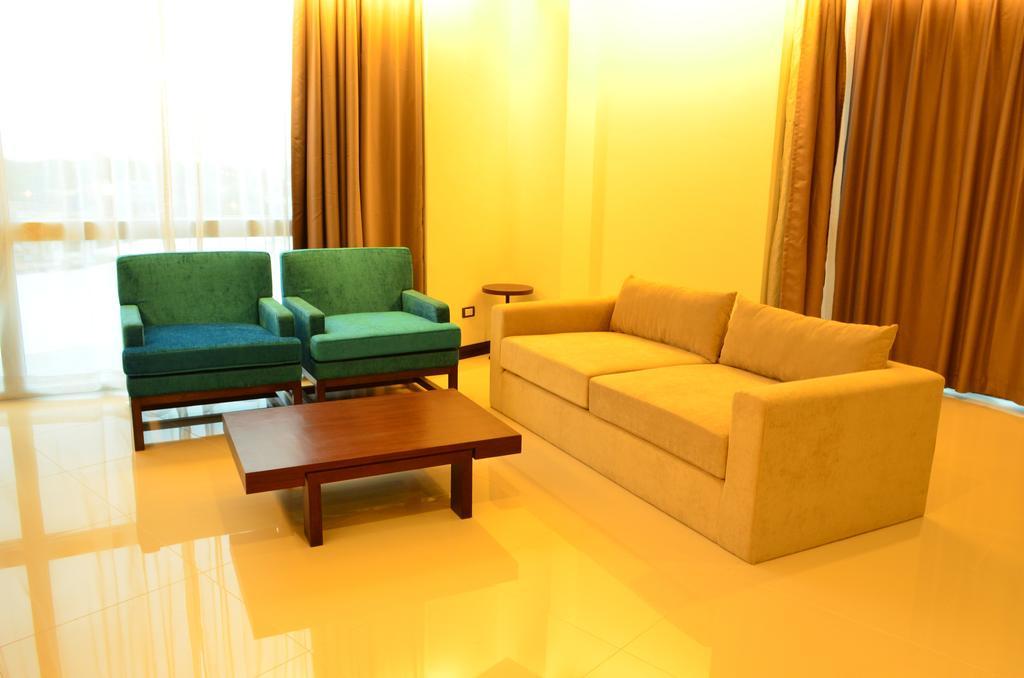 42C The Chic Hotel Nakhon Sawan Exterior photo