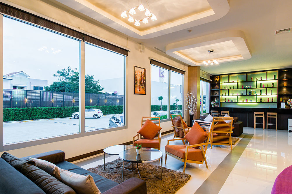 42C The Chic Hotel Nakhon Sawan Exterior photo