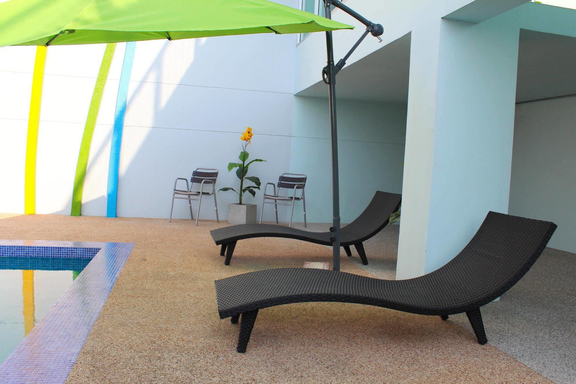 42C The Chic Hotel Nakhon Sawan Exterior photo
