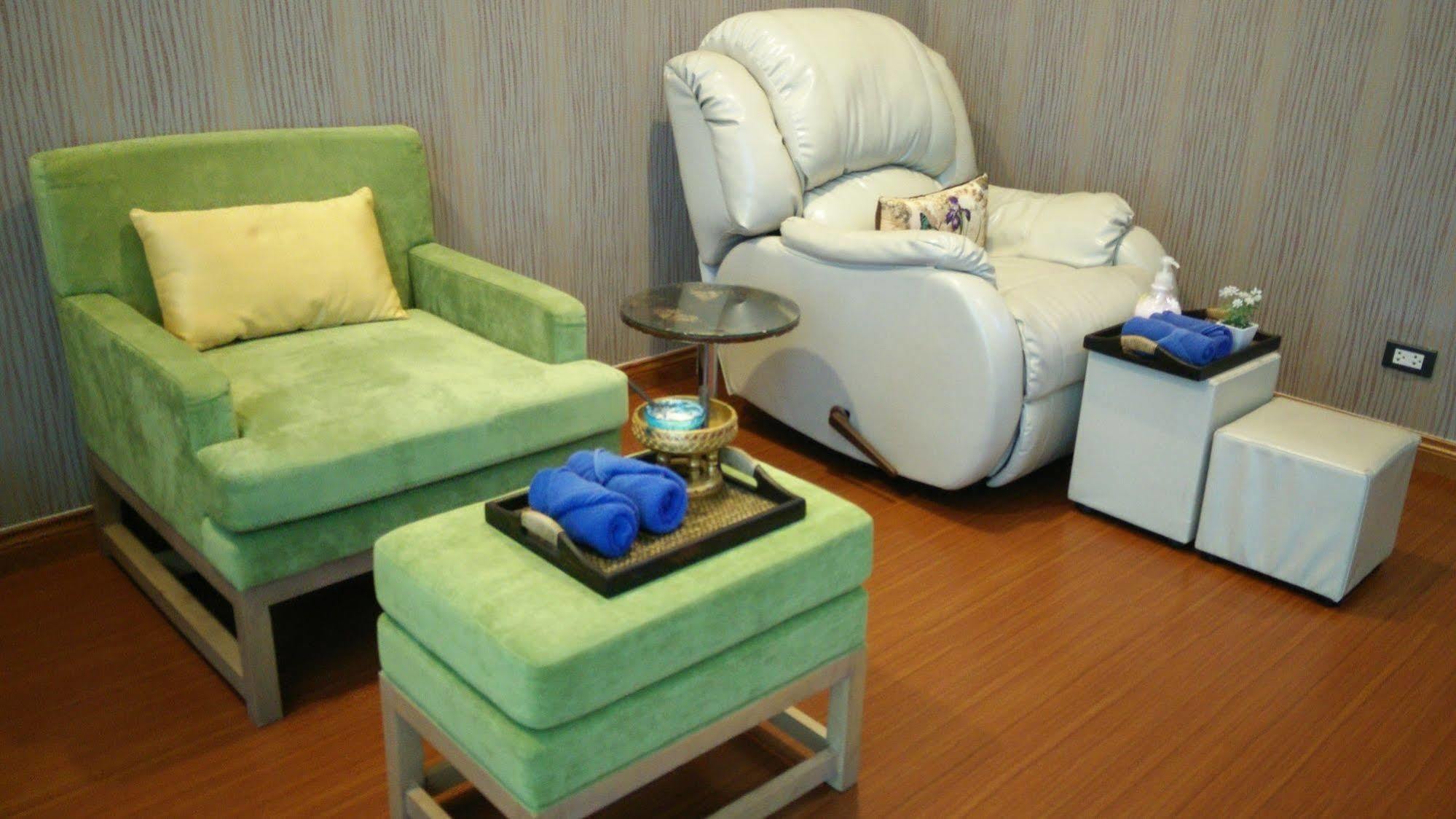 42C The Chic Hotel Nakhon Sawan Exterior photo